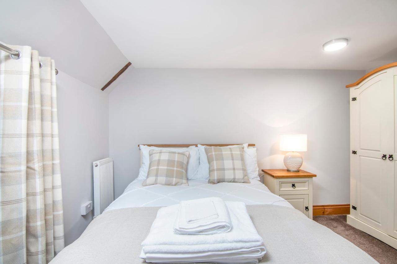 The Roost Group - The Coach House - Hot Tub Βίλα Γκρέιβσεντ Εξωτερικό φωτογραφία